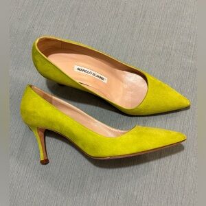 Manolo Blahnik Bright Green Suede Pumps 37